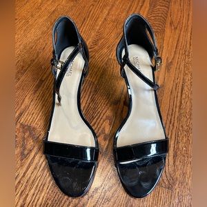 MICHAEL Michael Kors “Simone” Black Patent Leather Ankle Strap Sandals sz 9M